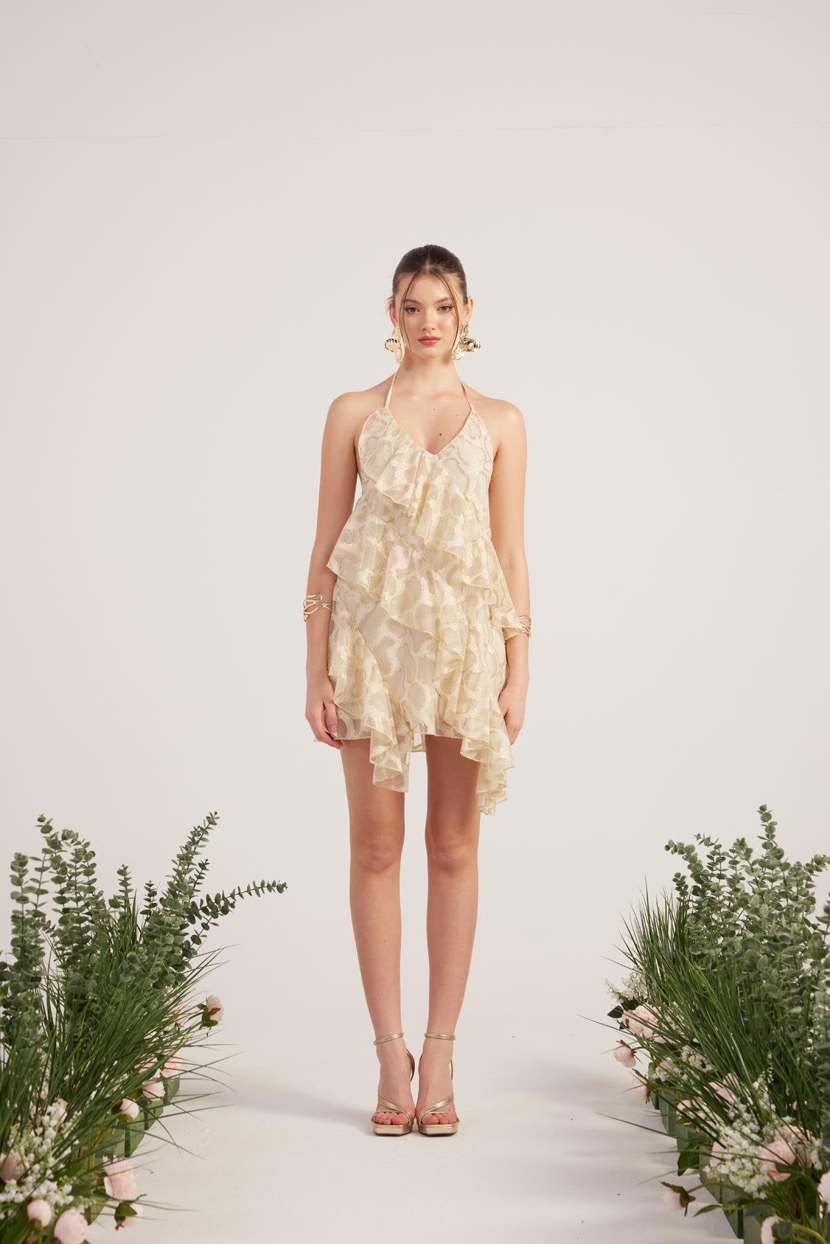 Fırfırlı Parlak Kumaşlı Mini Daniela Elbise Bej