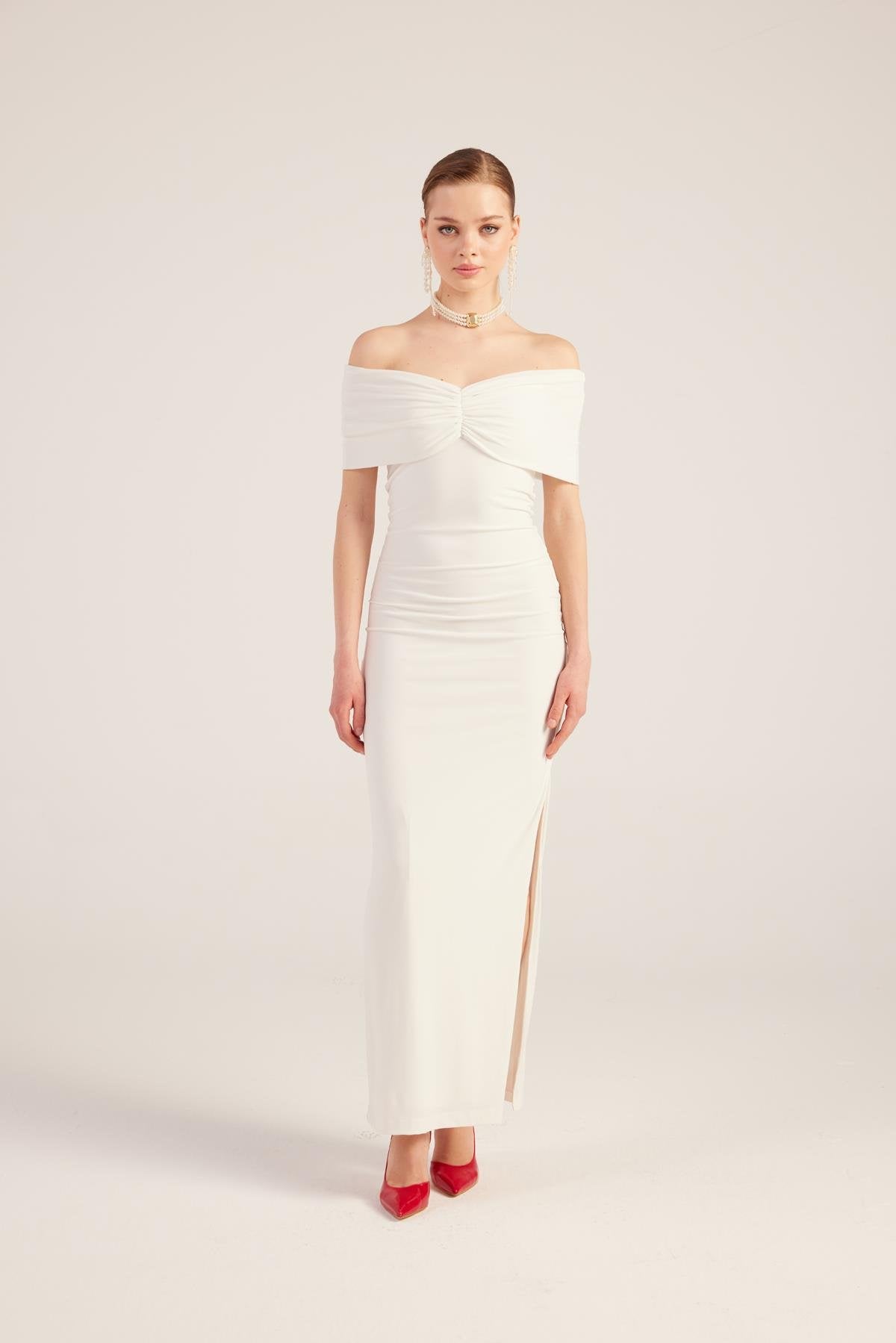 Madonna Yaka Yırtmaçlı Uzun Leila Elbise Beyaz