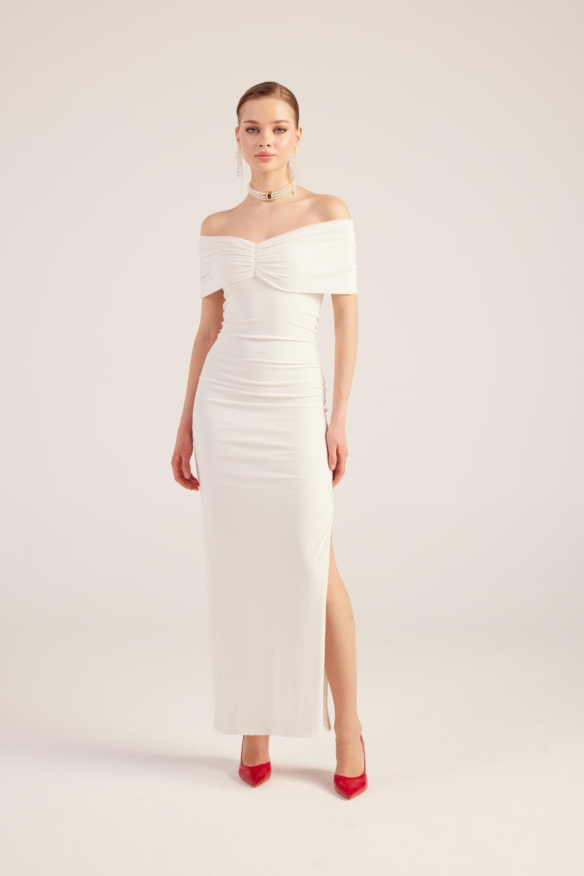 Madonna Yaka Yırtmaçlı Uzun Leila Elbise Beyaz