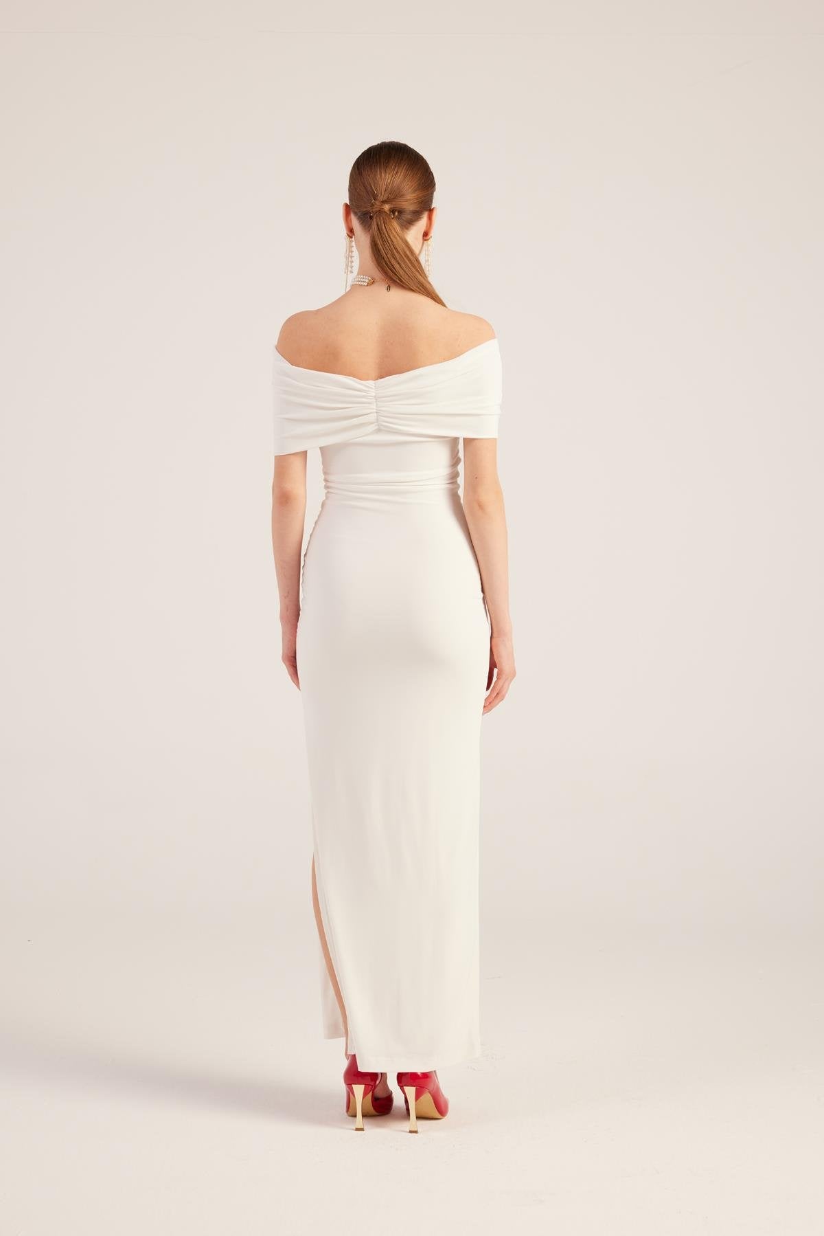 Madonna Yaka Yırtmaçlı Uzun Leila Elbise Beyaz