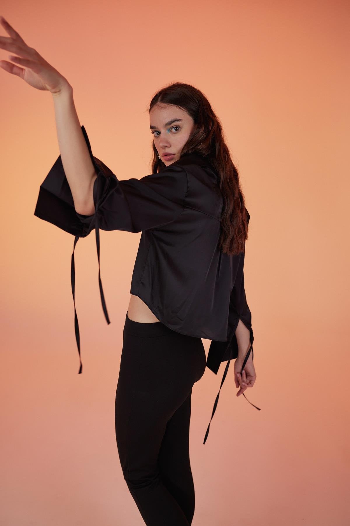 Özel Dokulu Saten Crop Silky Gömlek Siyah