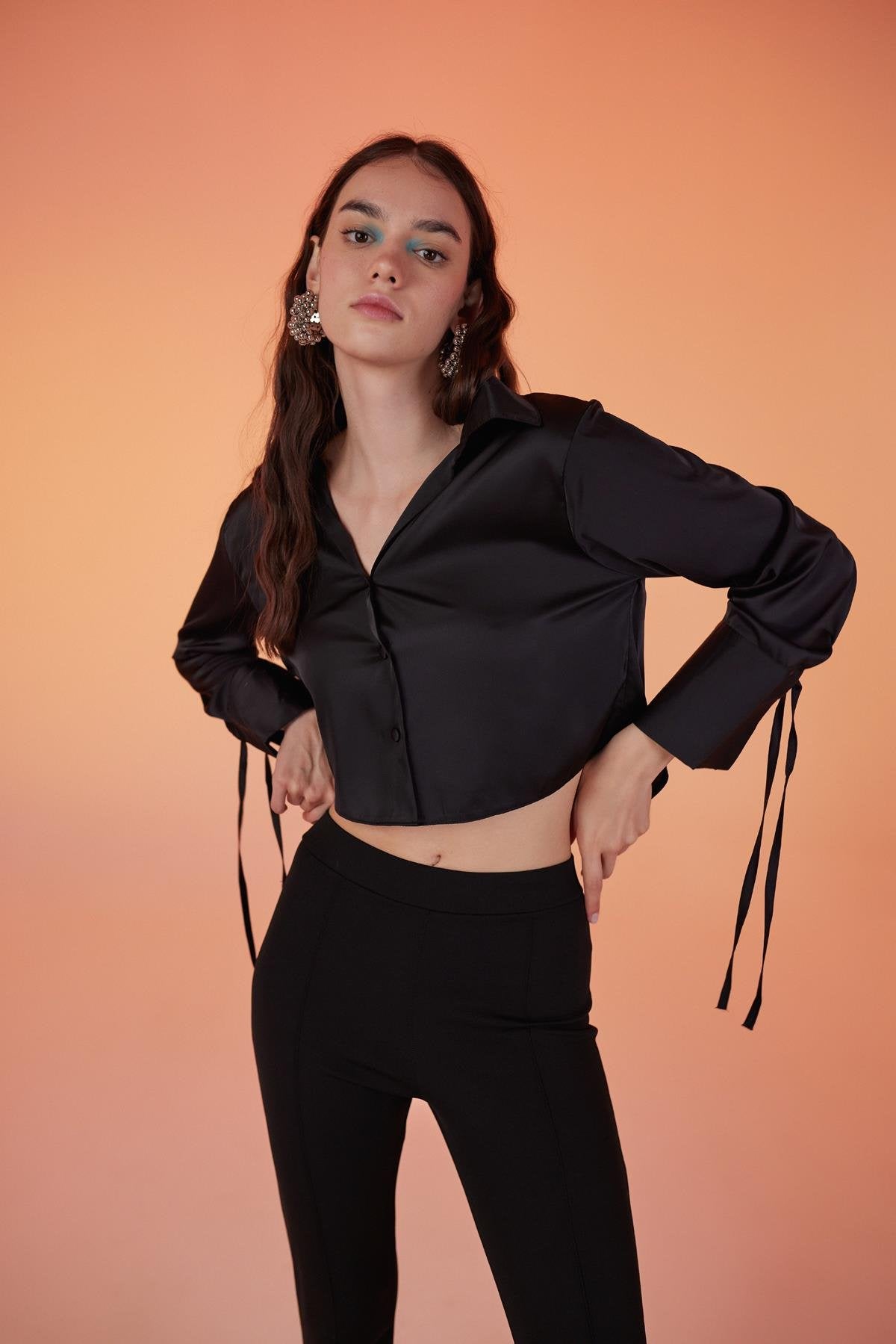 Özel Dokulu Saten Crop Silky Gömlek Siyah