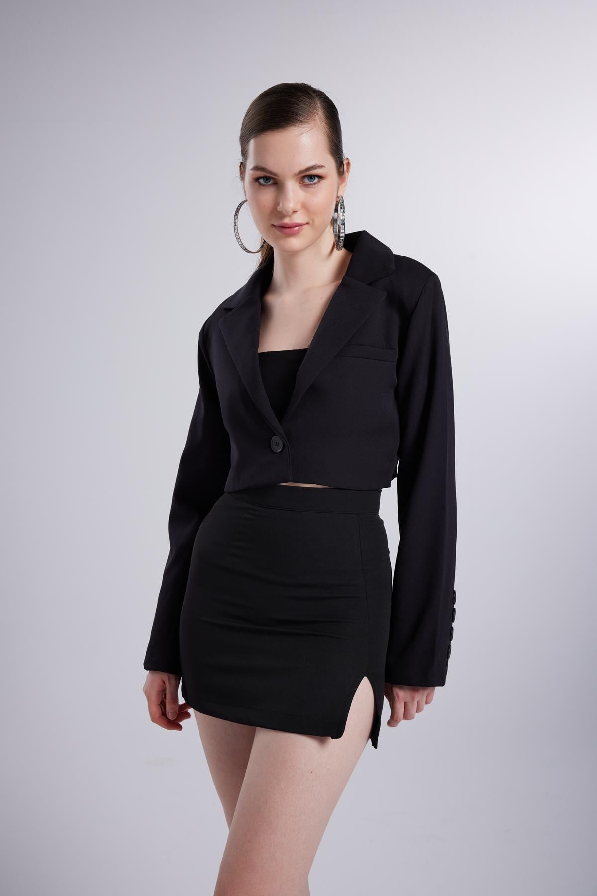 Holly Lolly-Vatkalı Atlas Kumaş Crop Model Panky Ceket Siyah-Ceket-3-Milagron.com