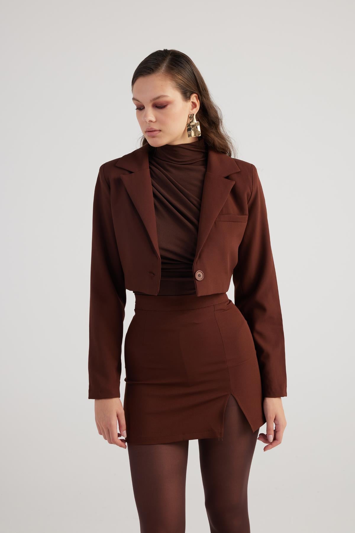 Vatkalı Atlas Kumaş Crop Model Panky Ceket Kahverengi