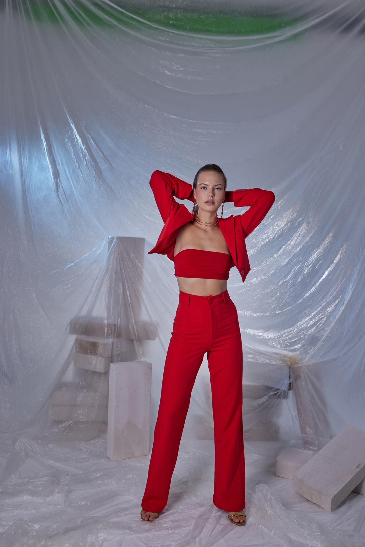 Vatkalı Atlas Kumaş Crop Model Panky Ceket Kırmızı