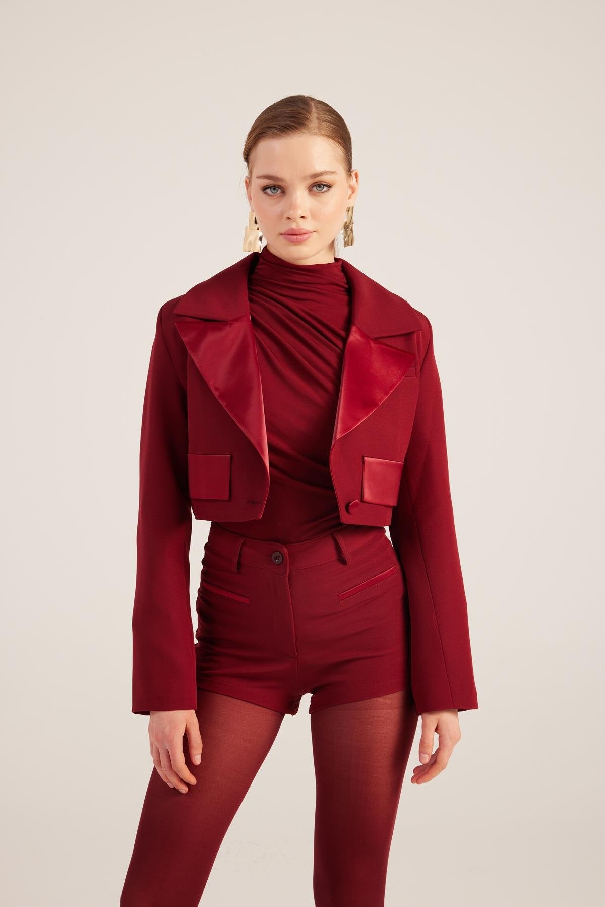 Yakası Saten Detaylı Camila Crop Blazer Ceket Bordo