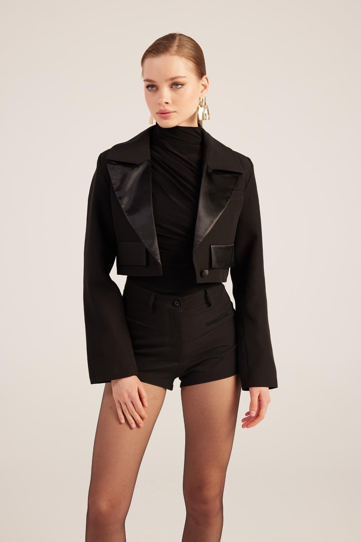 Yakası Saten Detaylı Camila Crop Blazer Ceket Siyah