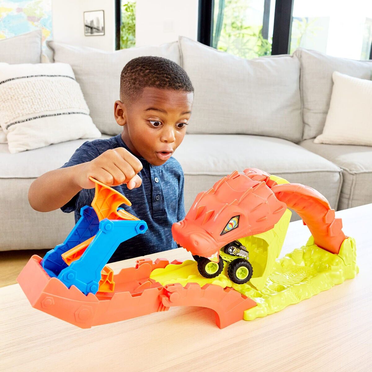 Jjn44 Hot Wheels Monster Trucks Snake Bite Güç Darbesi