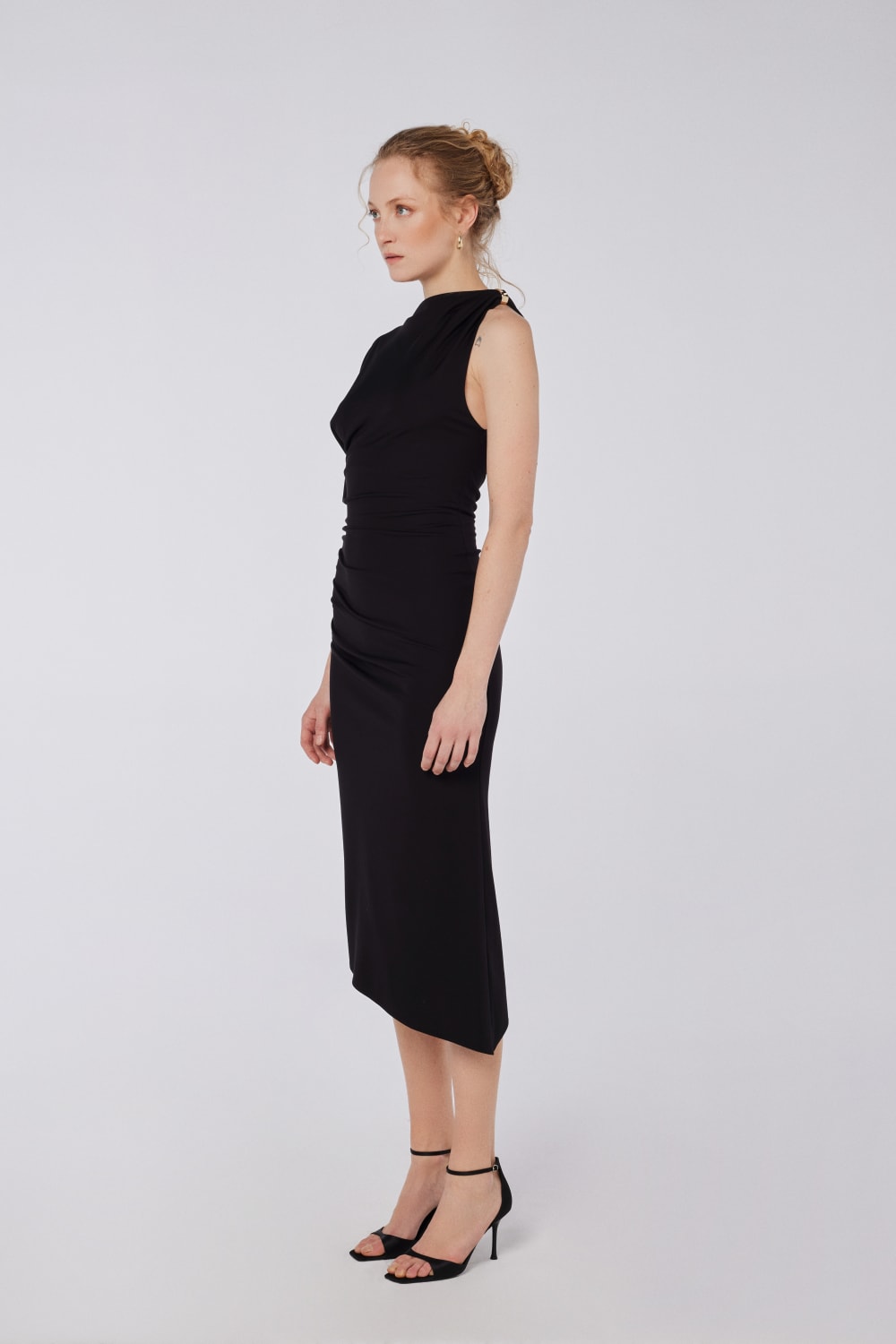 House of IKA-Drapeli Tek Omuz Tokalı Elbise-Elbise-2-Milagron.com