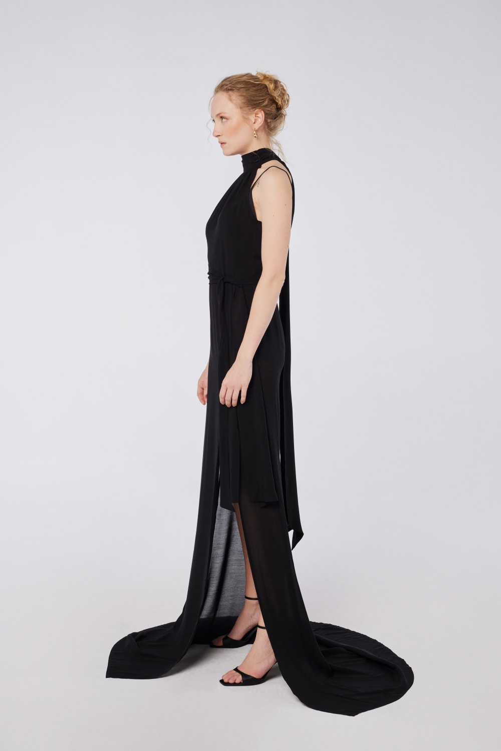 House of IKA-Kuyruklu Halter Yaka Viskon Elbise-Elbise-2-Milagron.com