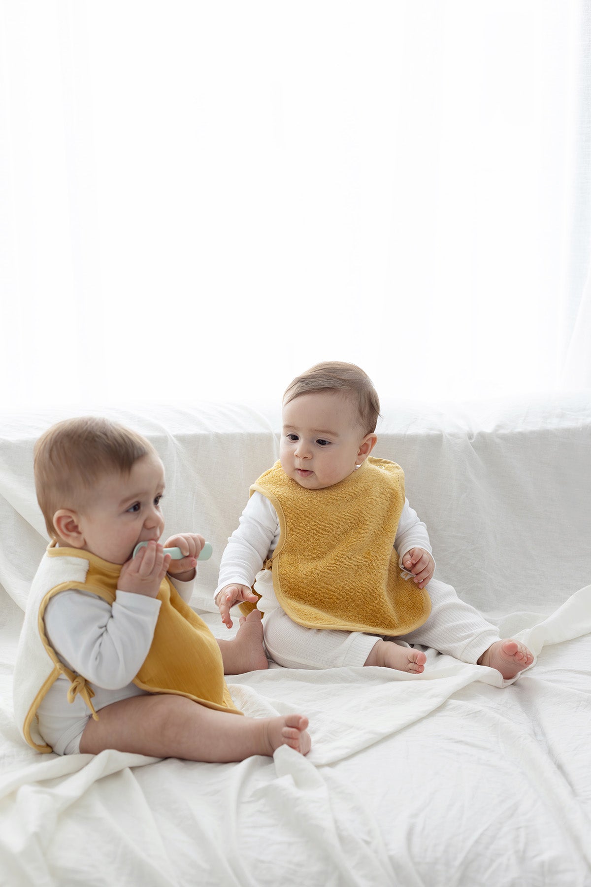 İRYA-Colors Of Joy 2'Li Organik Pamuk Müslin Bebek Önlük Seti Hardal-Önlük-1-Milagron.com