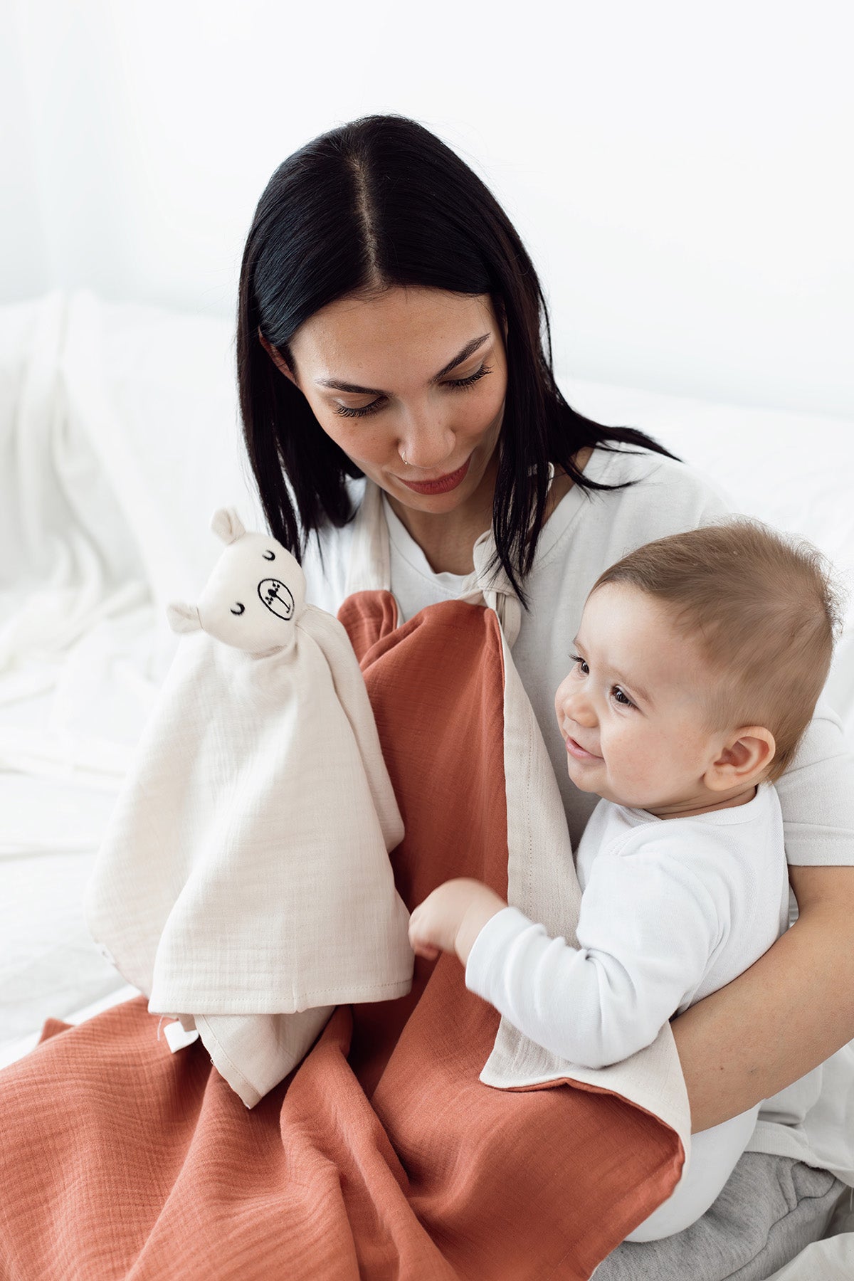 Irya-Colors Of Joy Organik Pamuk Müslin 4 Katlı Emzirme örtüsü Kiremit-Bebek Önlüğü-3-Milagron.com