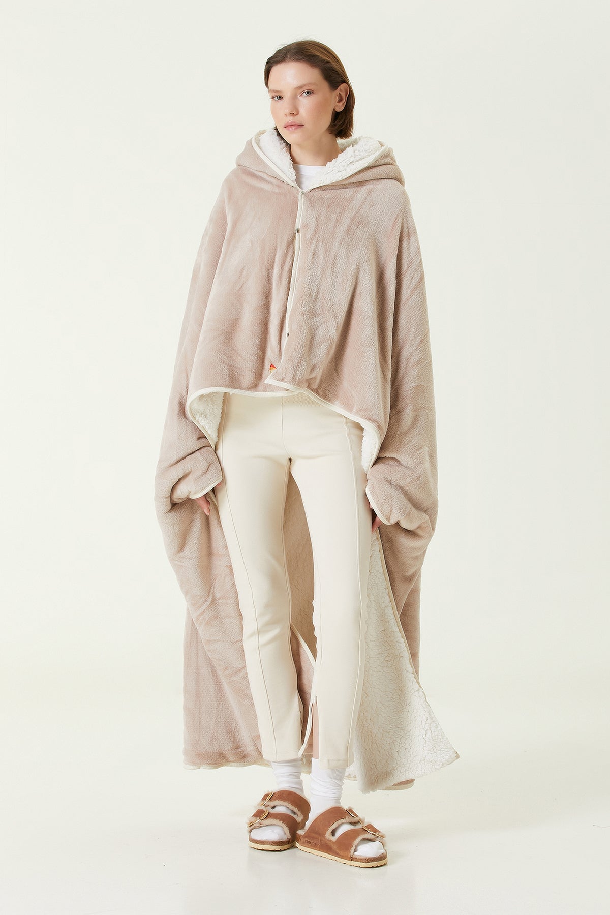 Irya-Es Parla Lona Giyilebilir Battaniye Oversize Bej-Giyilebilir Battaniye-2-Milagron.com