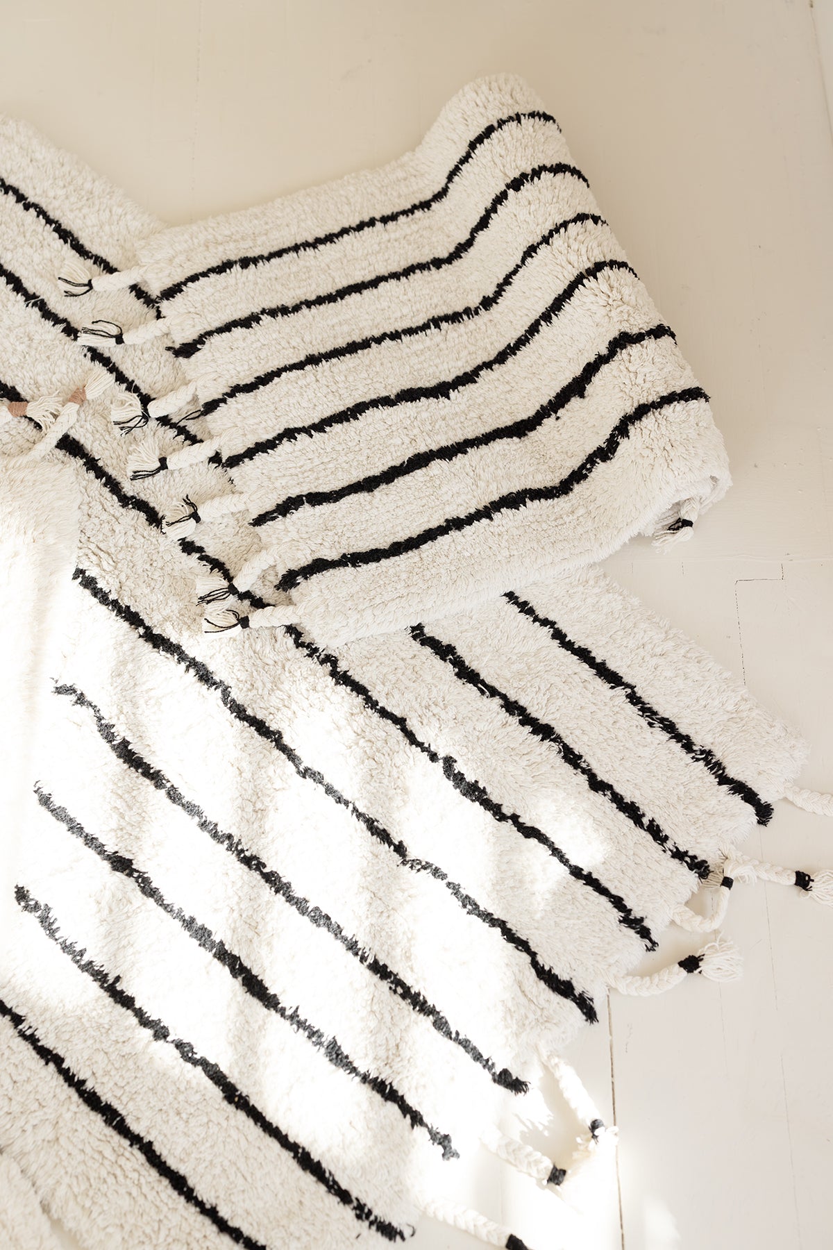 Irya-In Lines 2’li Takım Banyo Paspası %100 Pamuk 40x60 + 60x90 Siyah çizgili-Banyo Paspası-4-Milagron.com