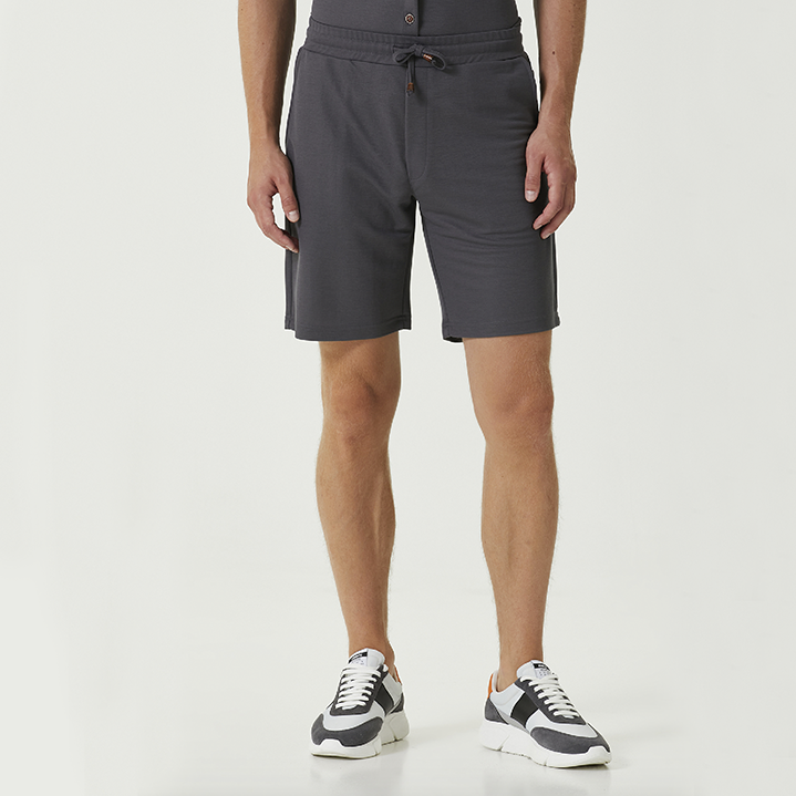 Iggy Morris-Leo-Şort-1-Milagron.com