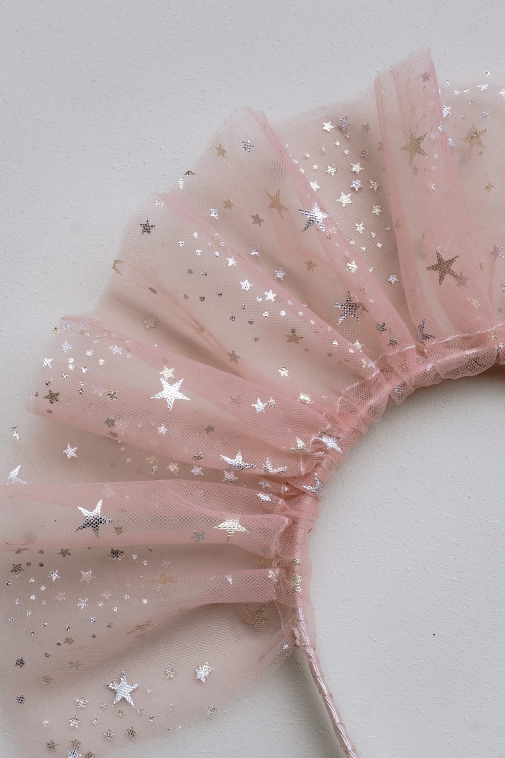 Ilo and Friends-Lioness in Pink Taç-Atkı-1-Milagron.com