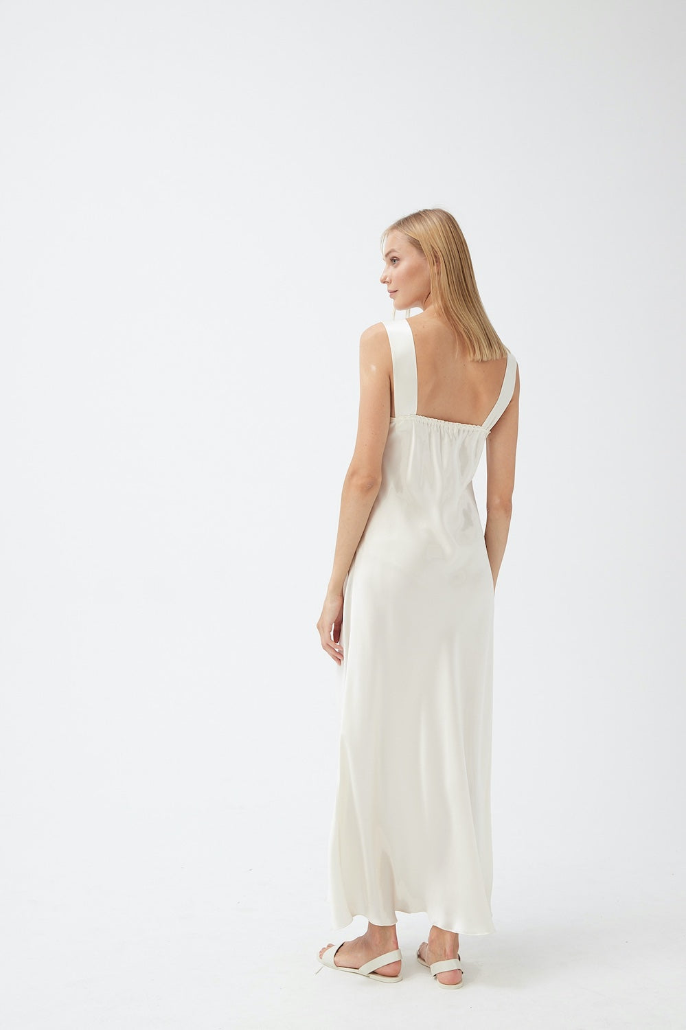 İpek Kıramer-Bellina Silk Chemise Ecru-Gecelik-5-Milagron.com