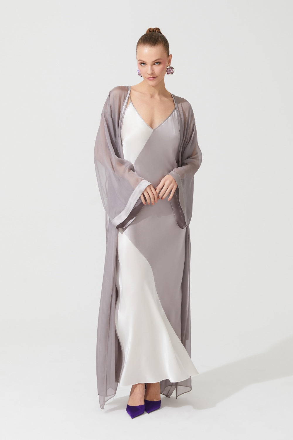 İpek Kıramer-Deco Silk Robe Grey White-Sabahlık-2-Milagron.com