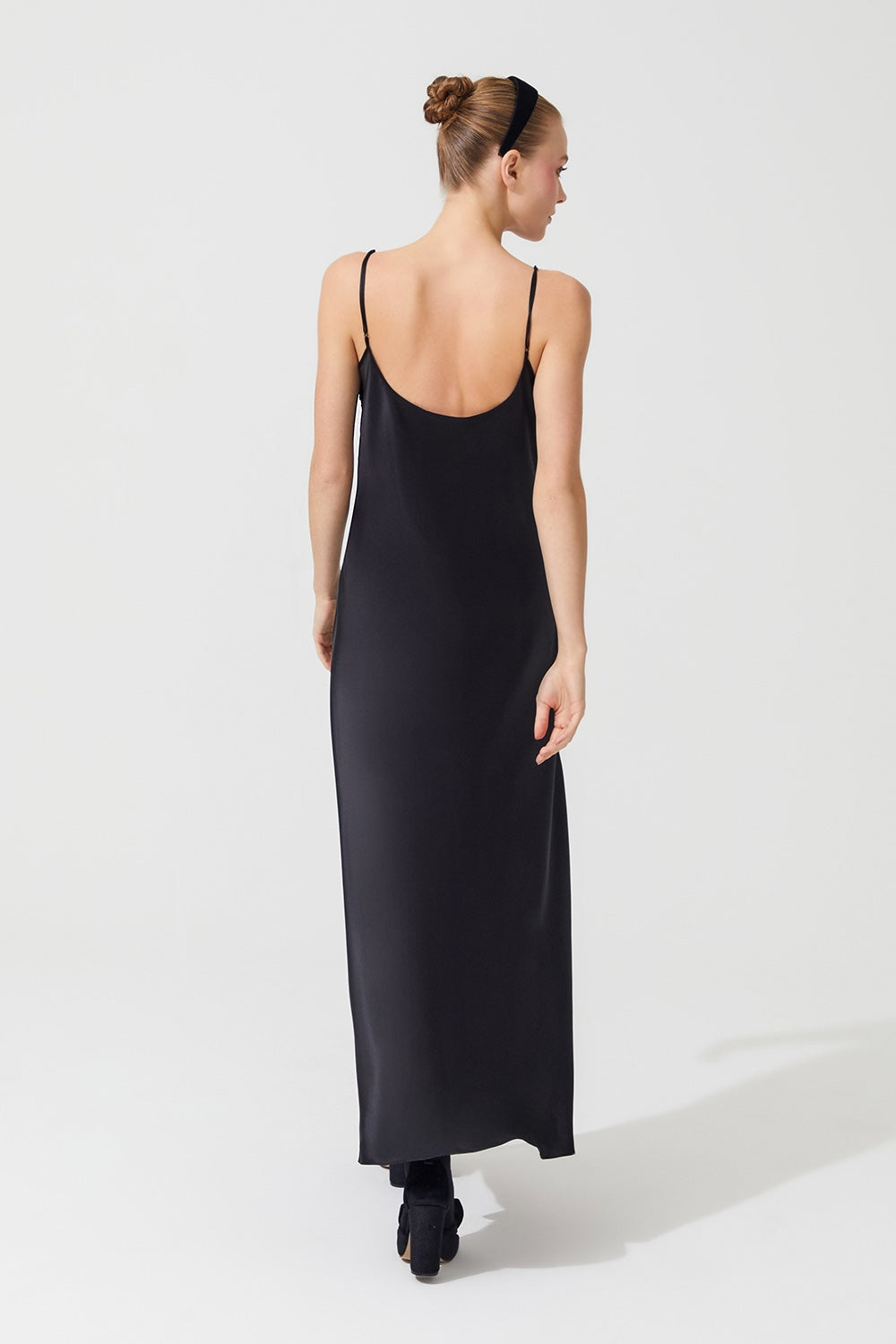 İpek Kıramer-Diamond Silk Long Chemise Black-Gecelik-4-Milagron.com