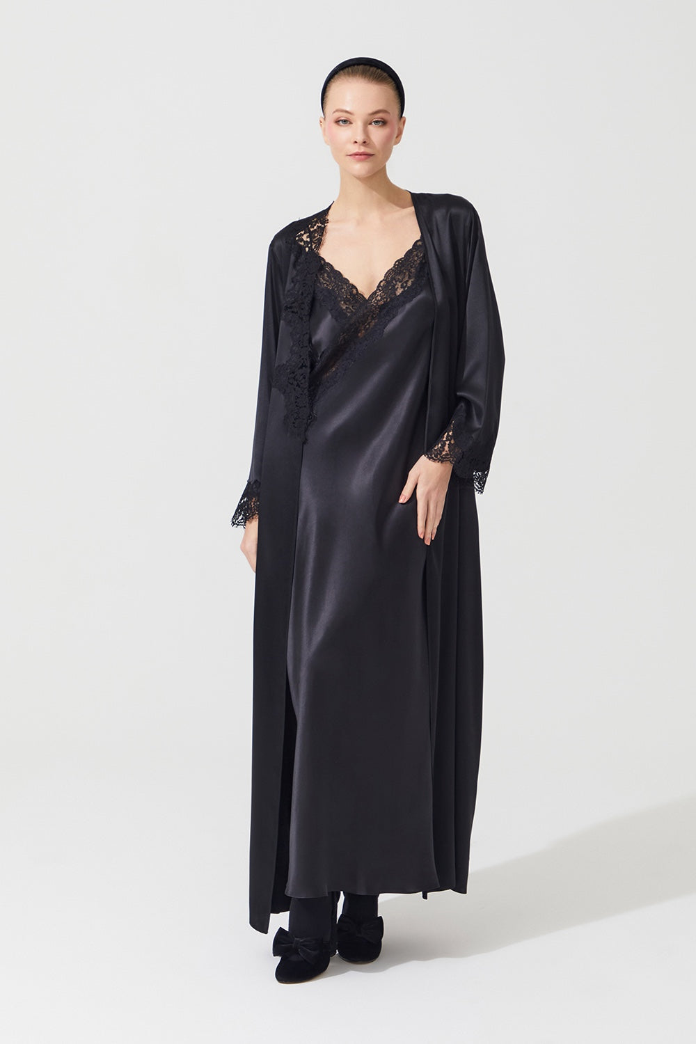 İpek Kıramer-Diamond Silk Long Robe Black-Sabahlık-1-Milagron.com