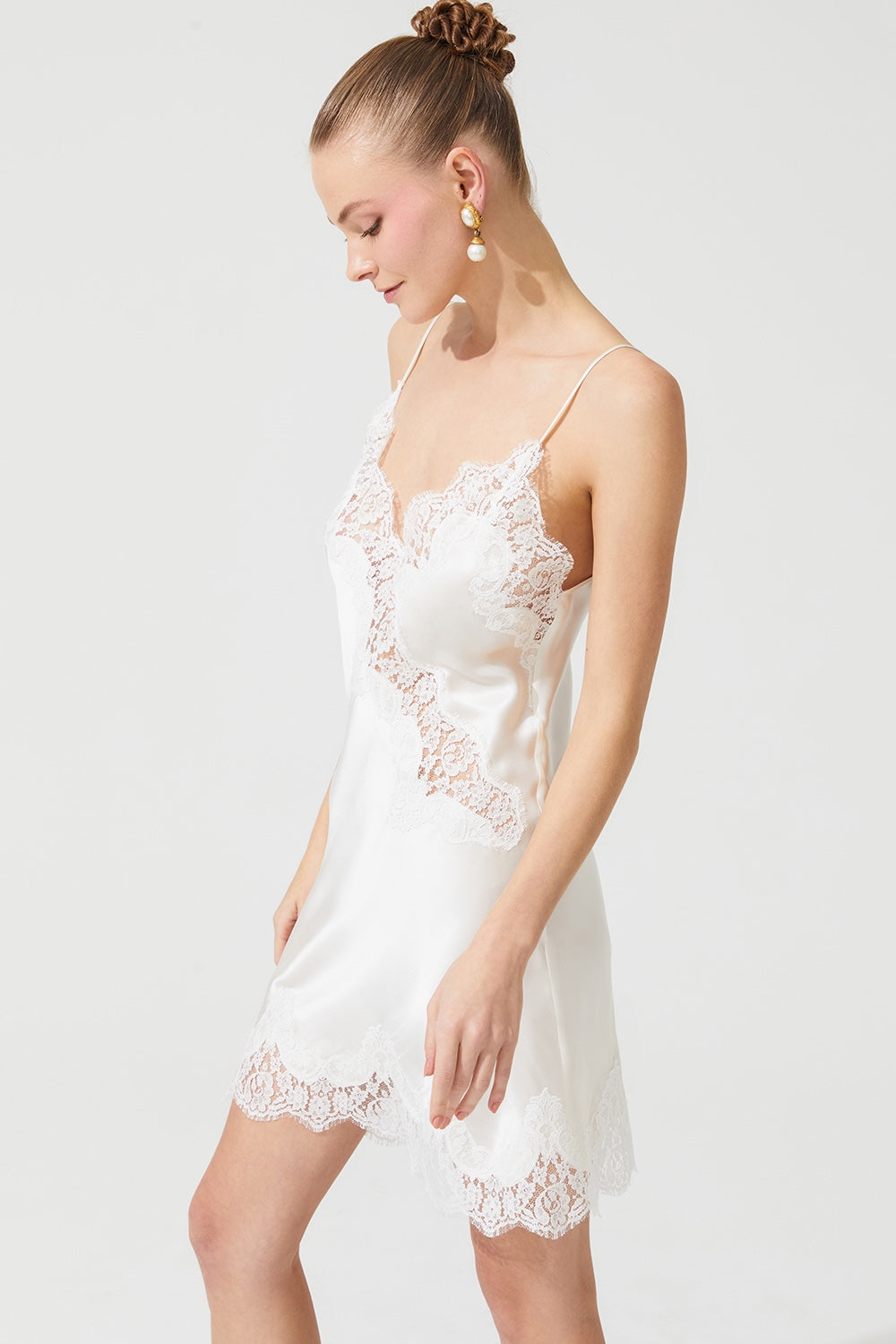 İpek Kıramer-Diamond Silk Short Chemise Ecru-Gecelik-3-Milagron.com