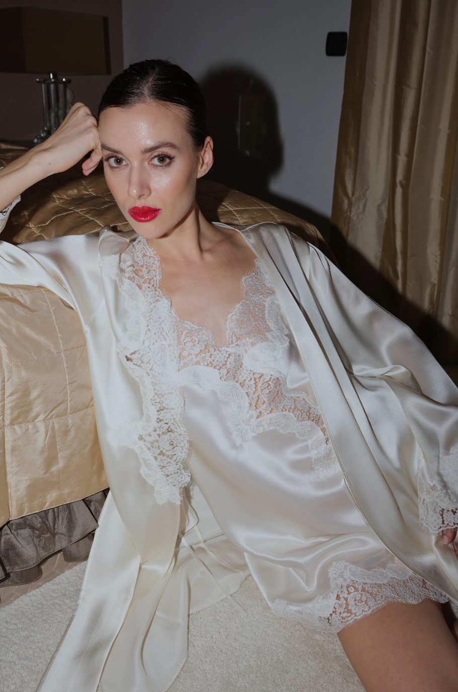 İpek Kıramer-Diamond Silk Short Robe Ecru-Sabahlık-1-Milagron.com