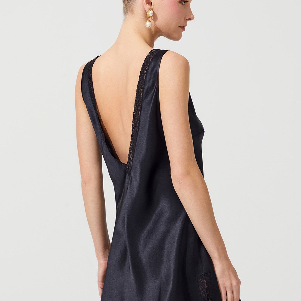 İpek Kıramer-Joy A Silk Short Chemise Black-Gecelik-2-Milagron.com