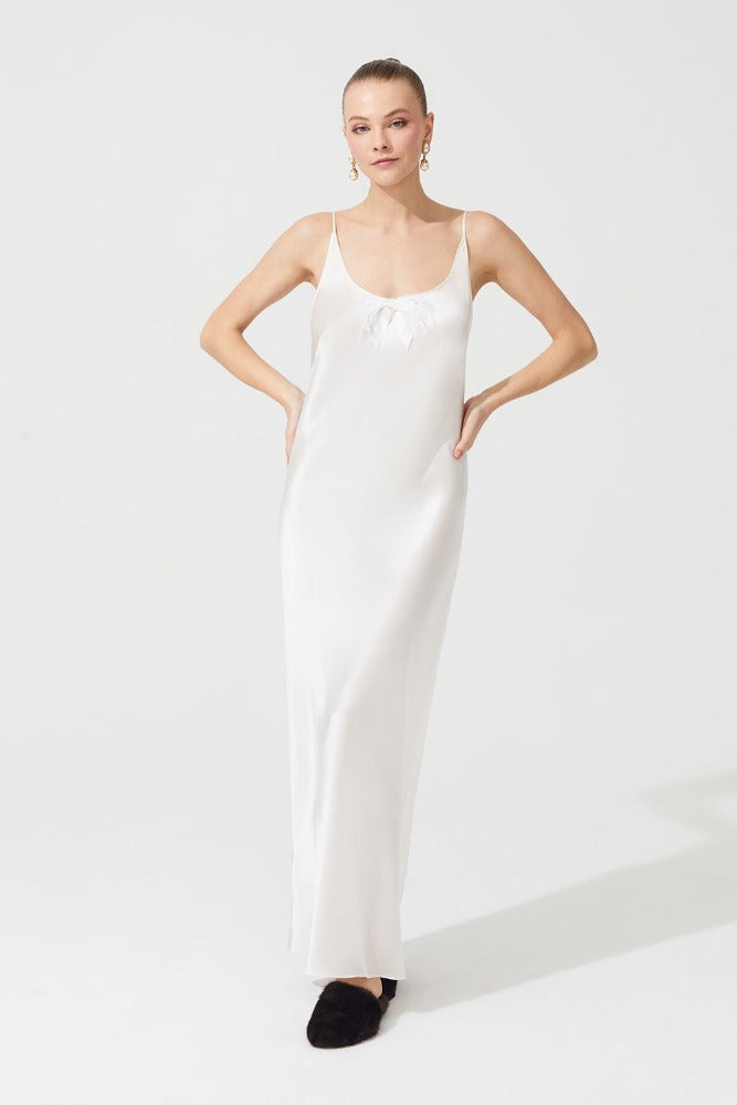 İpek Kıramer-The Moon Silk Chemise Ecru-Gecelik-1-Milagron.com