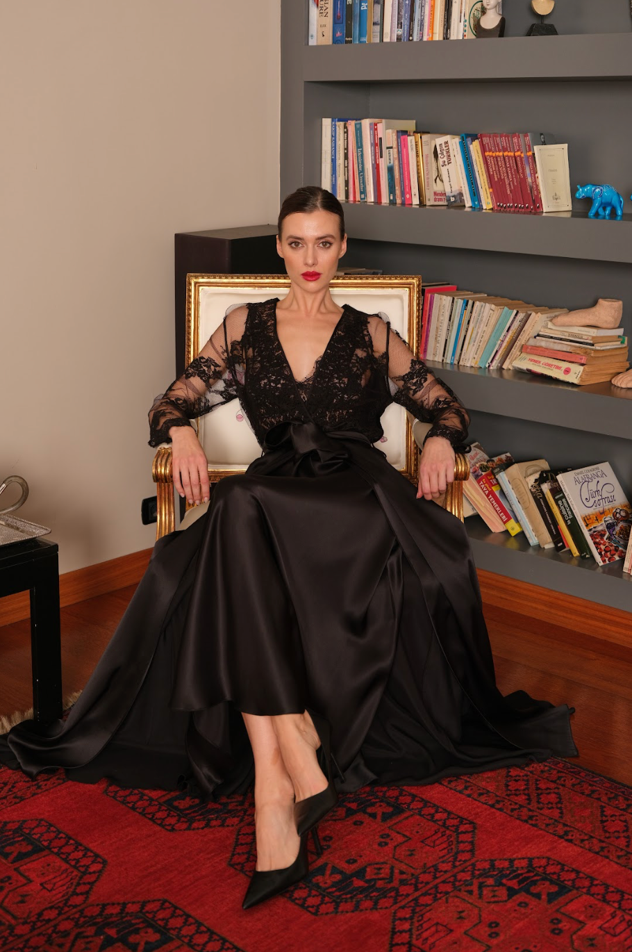 İpek Kıramer-Vampy Silk Lace Embroidered Long Robe Black-Sabahlık-1-Milagron.com