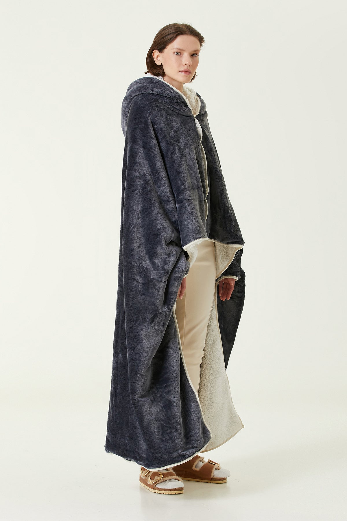 Irya-Es Parla Lona Giyilebilir Battaniye Oversize Antrasit-Battaniye-3-Milagron.com