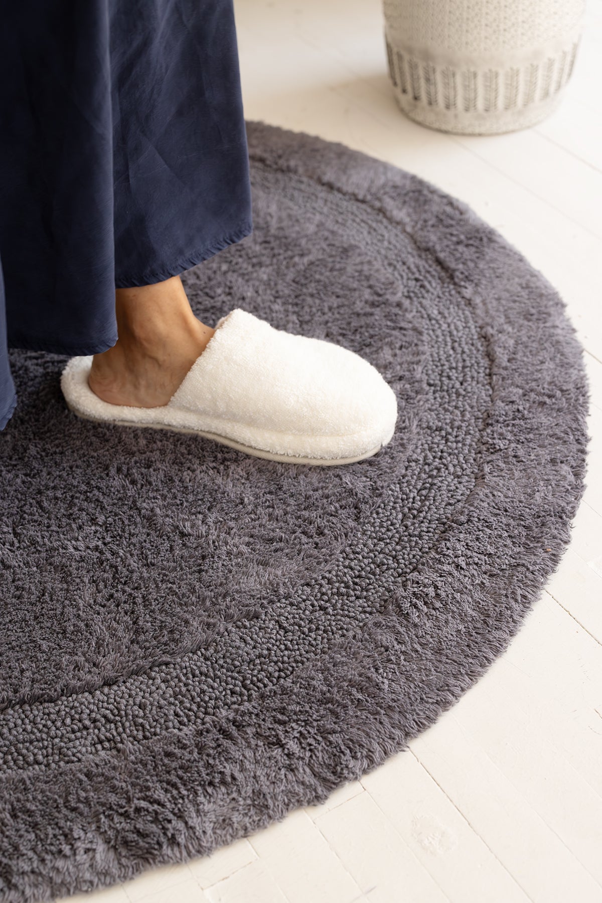 İrya-Puffed Yuvarlak Banyo Paspası %100 Pamuk 100x100 Antrasit-Banyo Paspası-5-Milagron.com