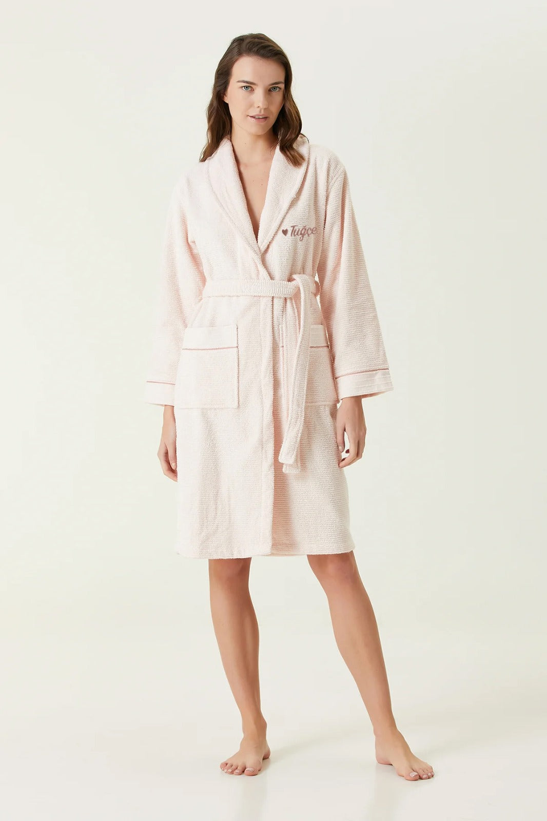 Irya-Roya Kişiselleştirilmiş Nakışlı Kadın Bornoz Pudra-Bornoz-1-Milagron.com