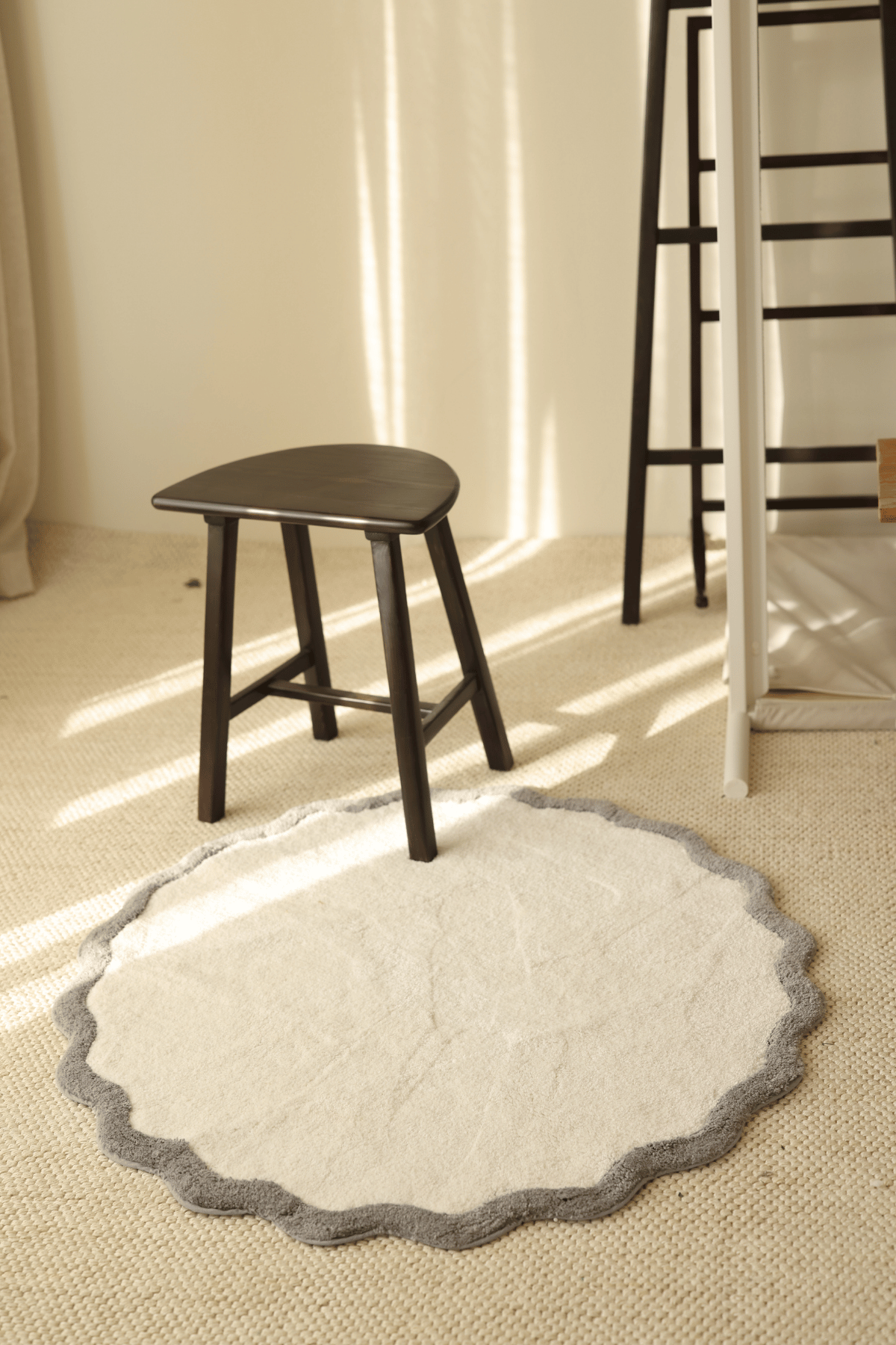 İrya-Scallop Yuvarlak Banyo Paspası Bambu 90x90 Gri-Banyo Paspası-5-Milagron.com