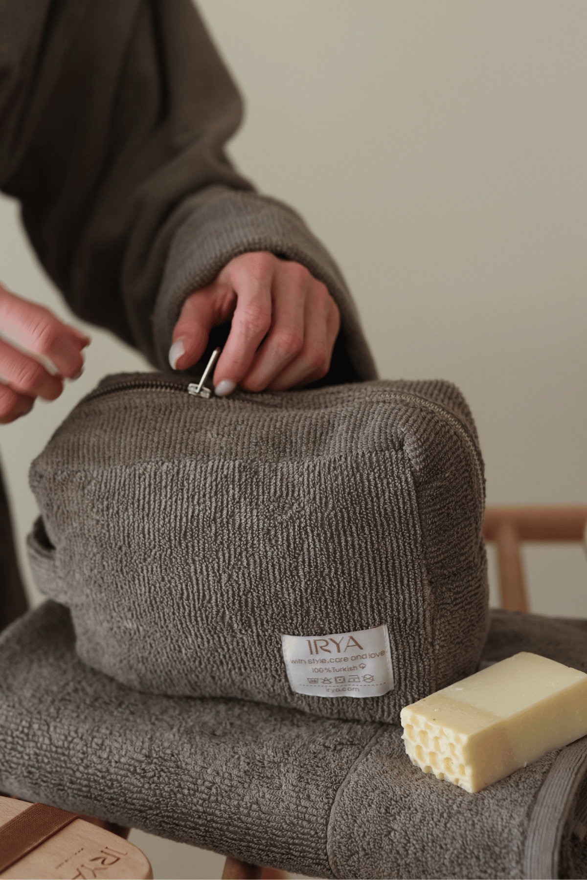 İRYA-Solena %100 Pamuk Havlu Bakım çantası Gri-Makyaj Çantası-4-Milagron.com
