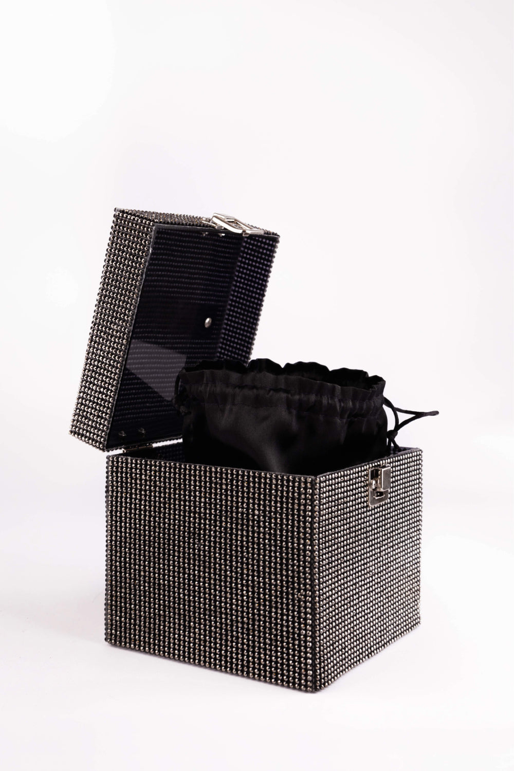 Jeloux-Black Crystal Akrilik Kristal Taşlı Makyaj Çantası 15cm X 15cm X 15cm-El Çantası-3-Milagron.com