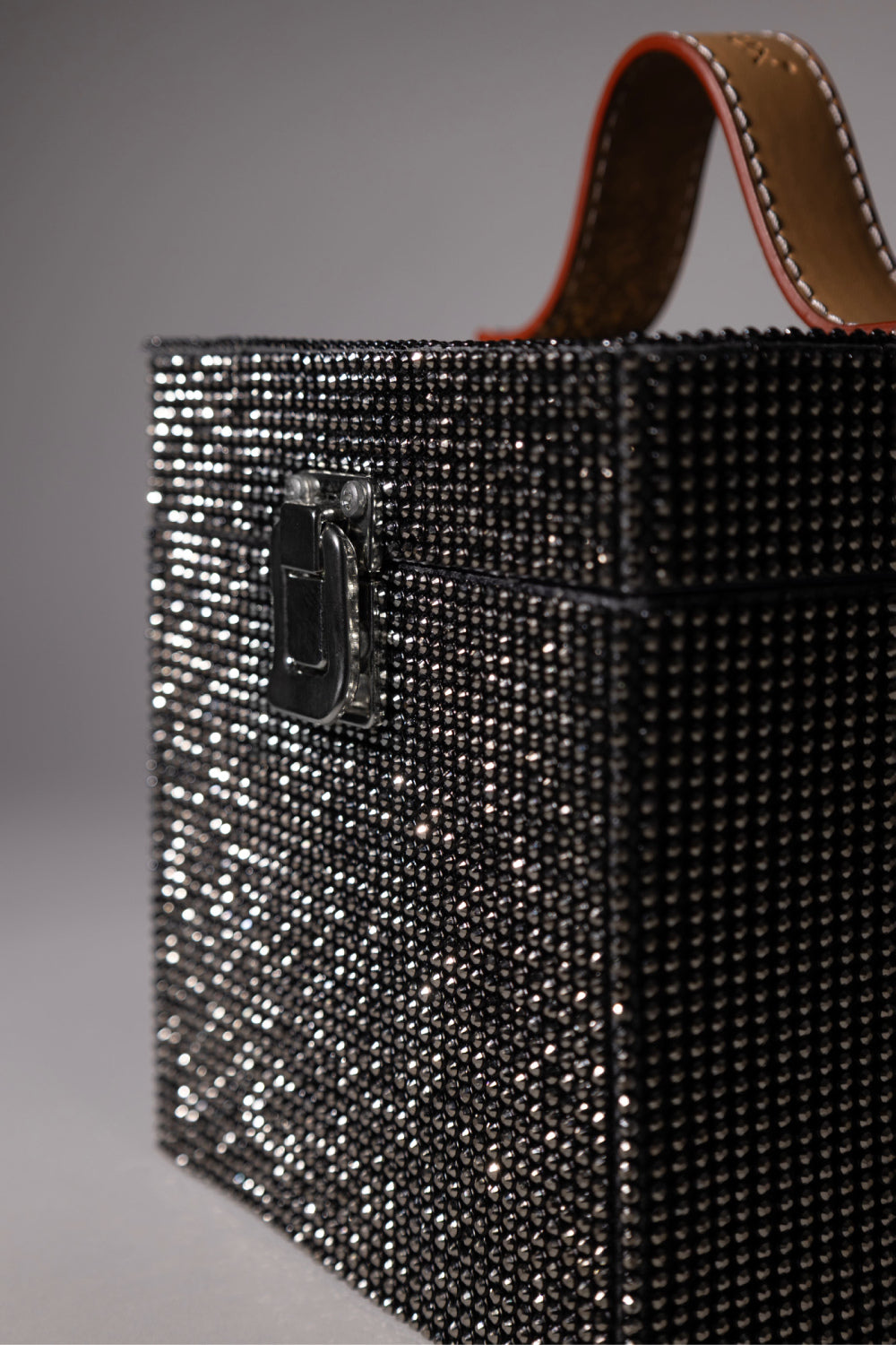 Jeloux-Black Crystal Akrilik Kristal Taşlı Makyaj Çantası 15cm X 15cm X 15cm-El Çantası-4-Milagron.com