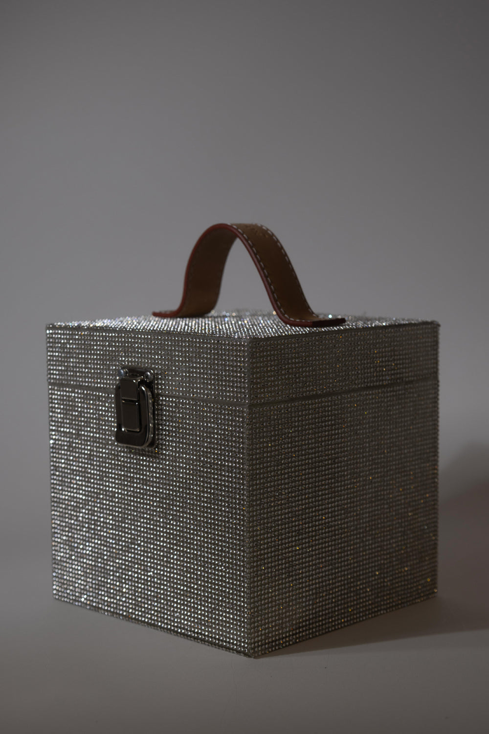 Jeloux-Silver Crystal Akrilik Kristal Taşlı Makyaj Çantası 15cm X 15cm X 15cm-El Çantası-4-Milagron.com