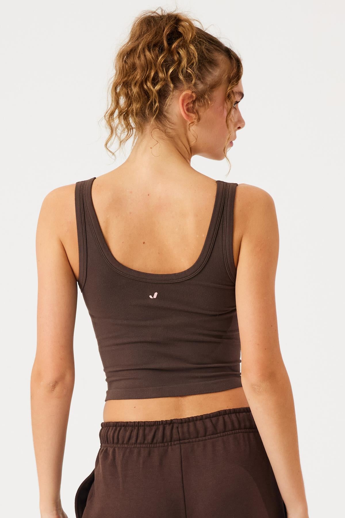 Jerf-Aura Kısa Boy Soft Atlet Koyu Kahve-Spor Üstü-2-Milagron.com