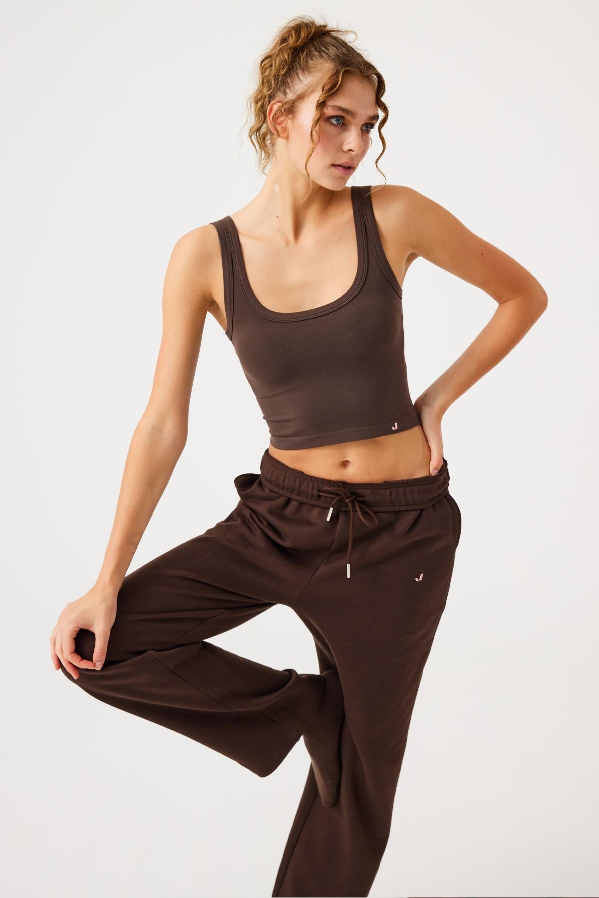 Jerf-Aura Kısa Boy Soft Atlet Koyu Kahve-Spor Üstü-4-Milagron.com