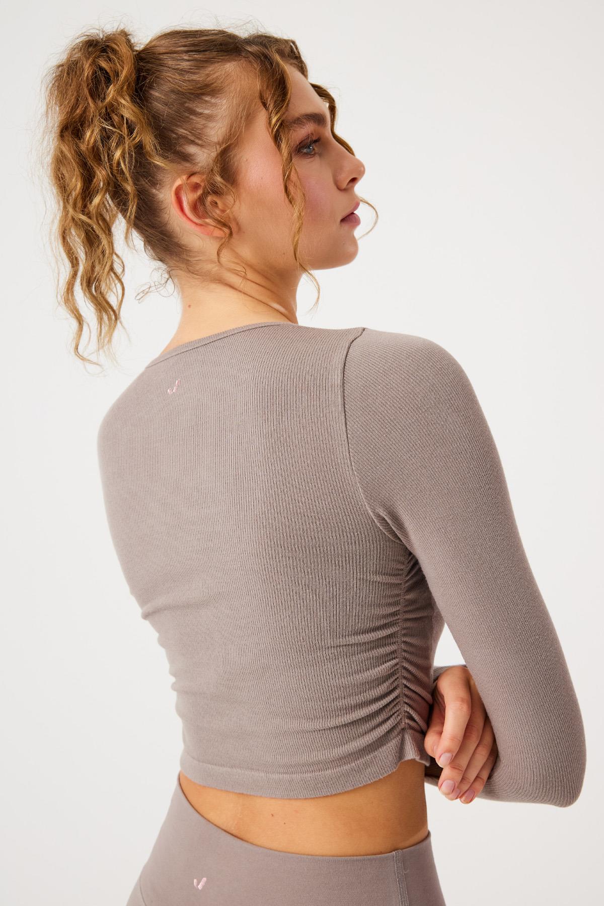 Jerf-Aura Uzun Kol Büzgülü Tshirt Açık Kahve-T-shirt-2-Milagron.com