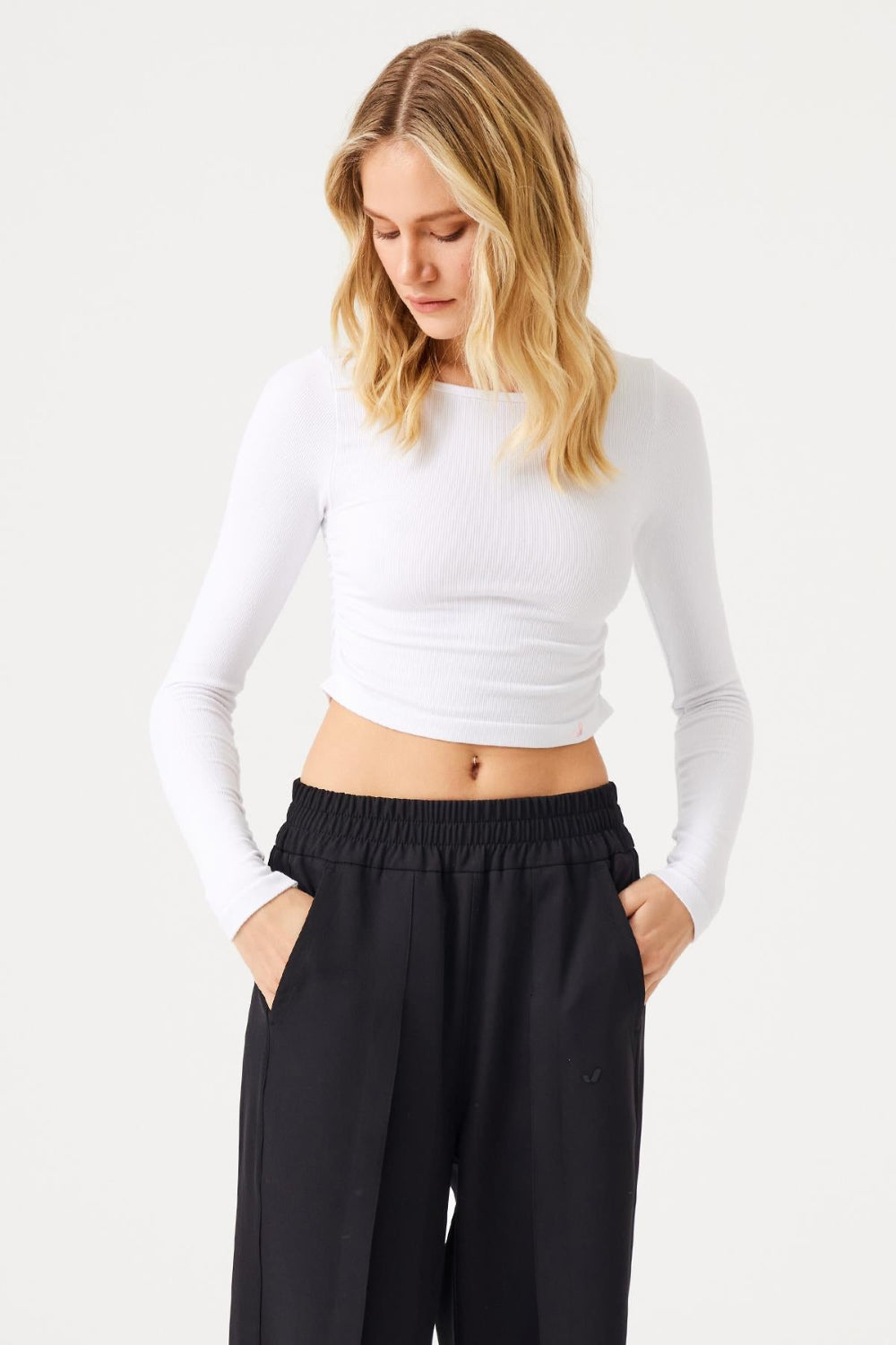 Jerf-Aura Uzun Kol Büzgülü Tshirt Beyaz-T-shirt-1-Milagron.com