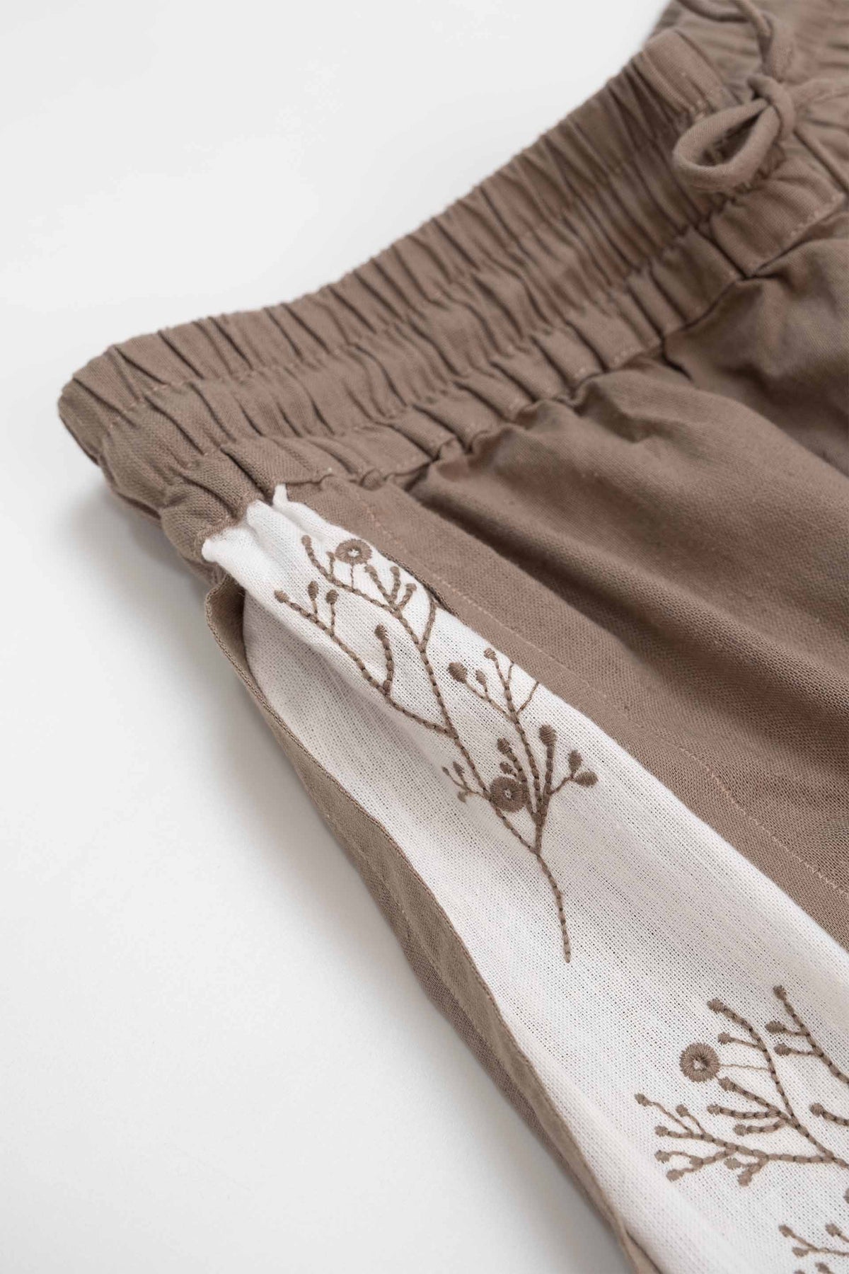 Liz Nakış Detaylı Kadın Şort