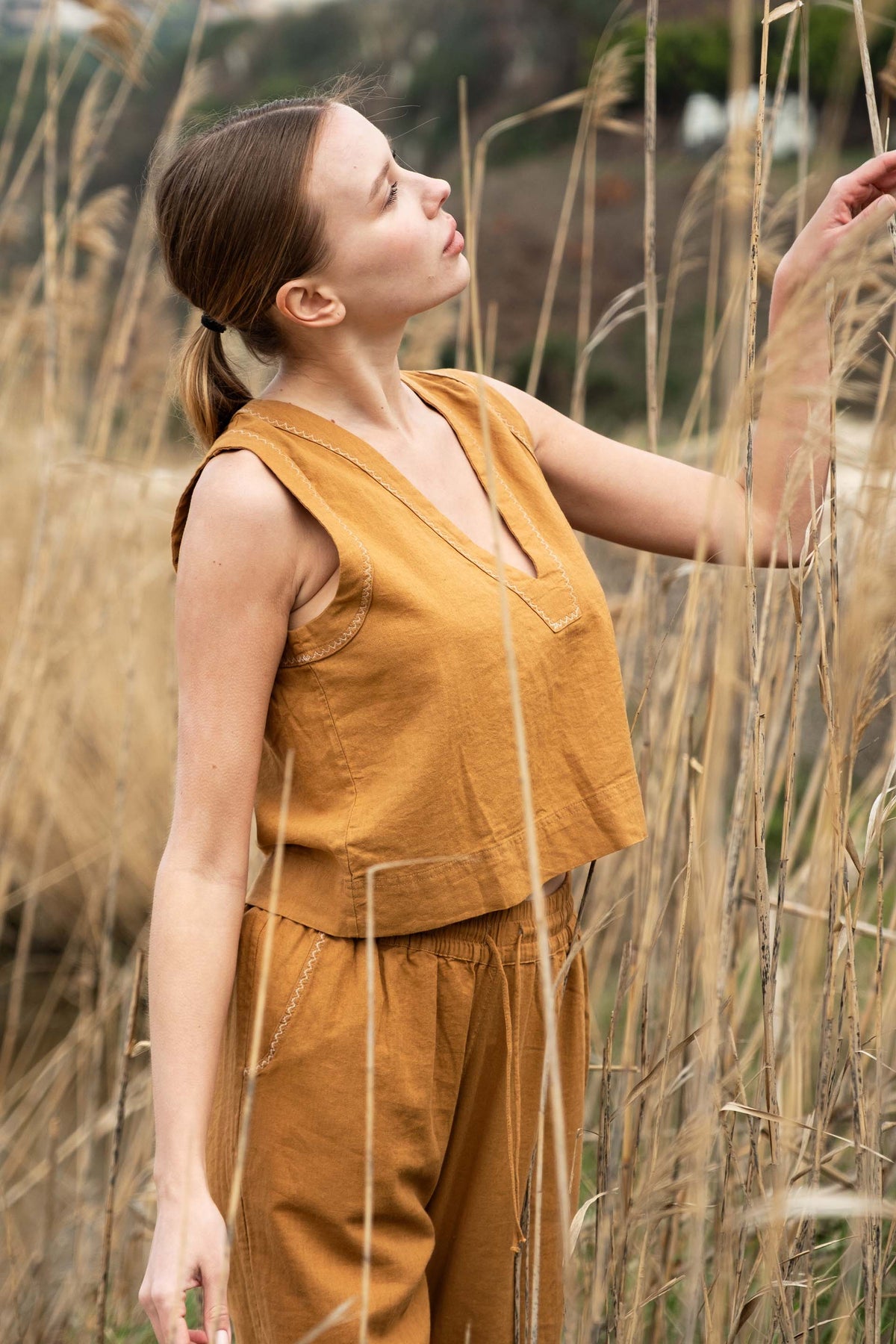 Nina Crop Üst V Yaka Nakış Detaylı