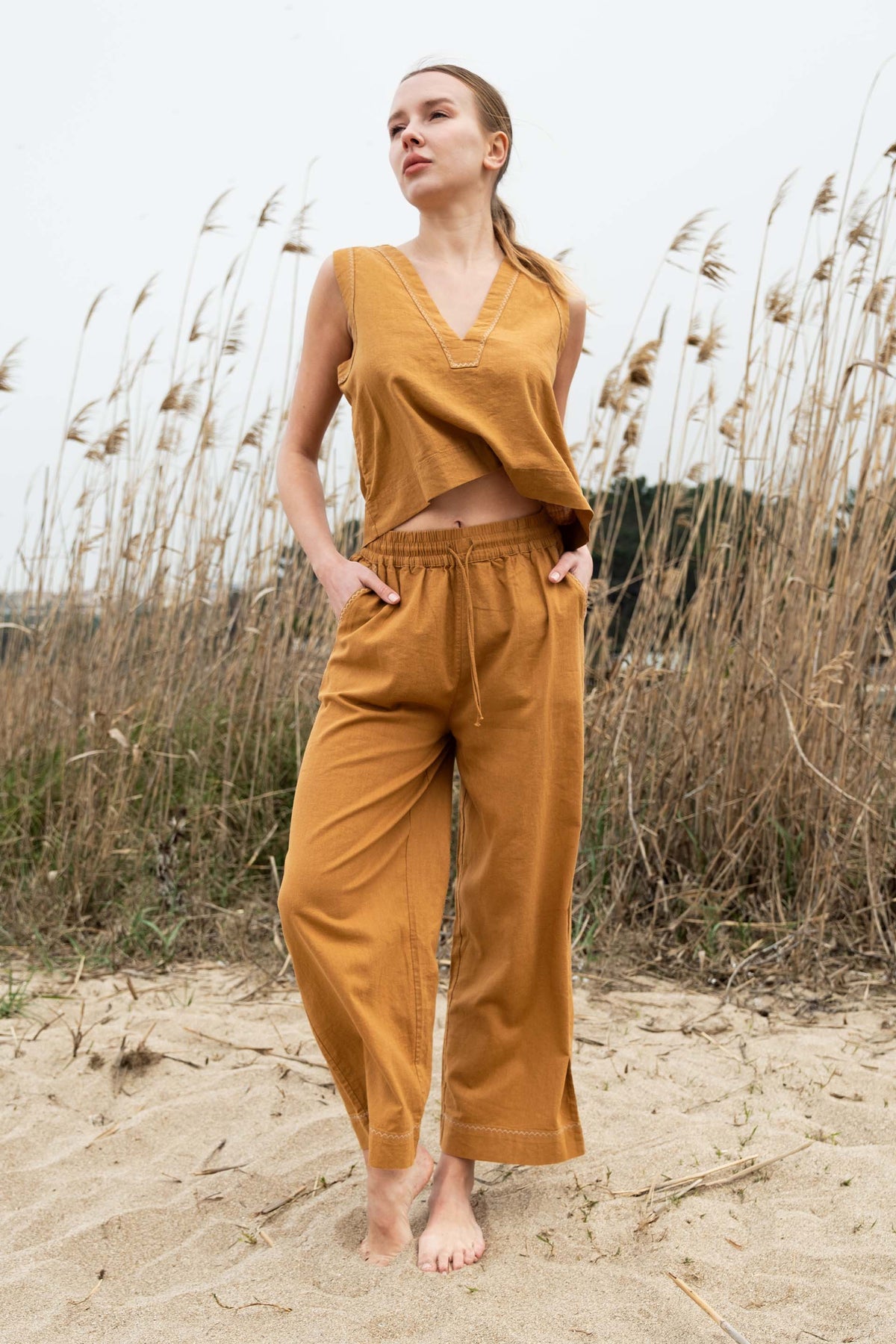 Nina Crop Üst V Yaka Nakış Detaylı