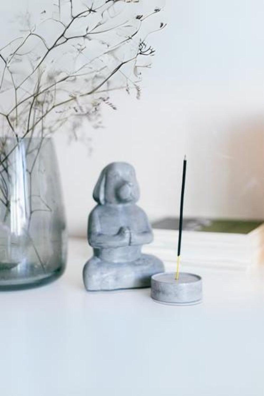 Jomo Tasarım-Beton Meditasyon Köpek-Tütsülük-Tütsülük-1-Milagron.com