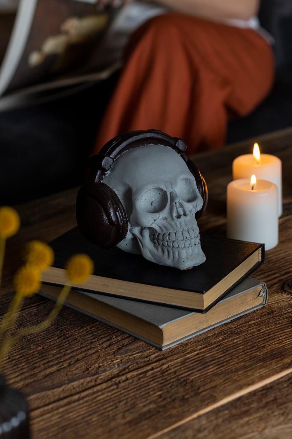 Jomo Tasarım-Beton Siyah Kulaklıklı Kurukafa-Biblo-4-Milagron.com