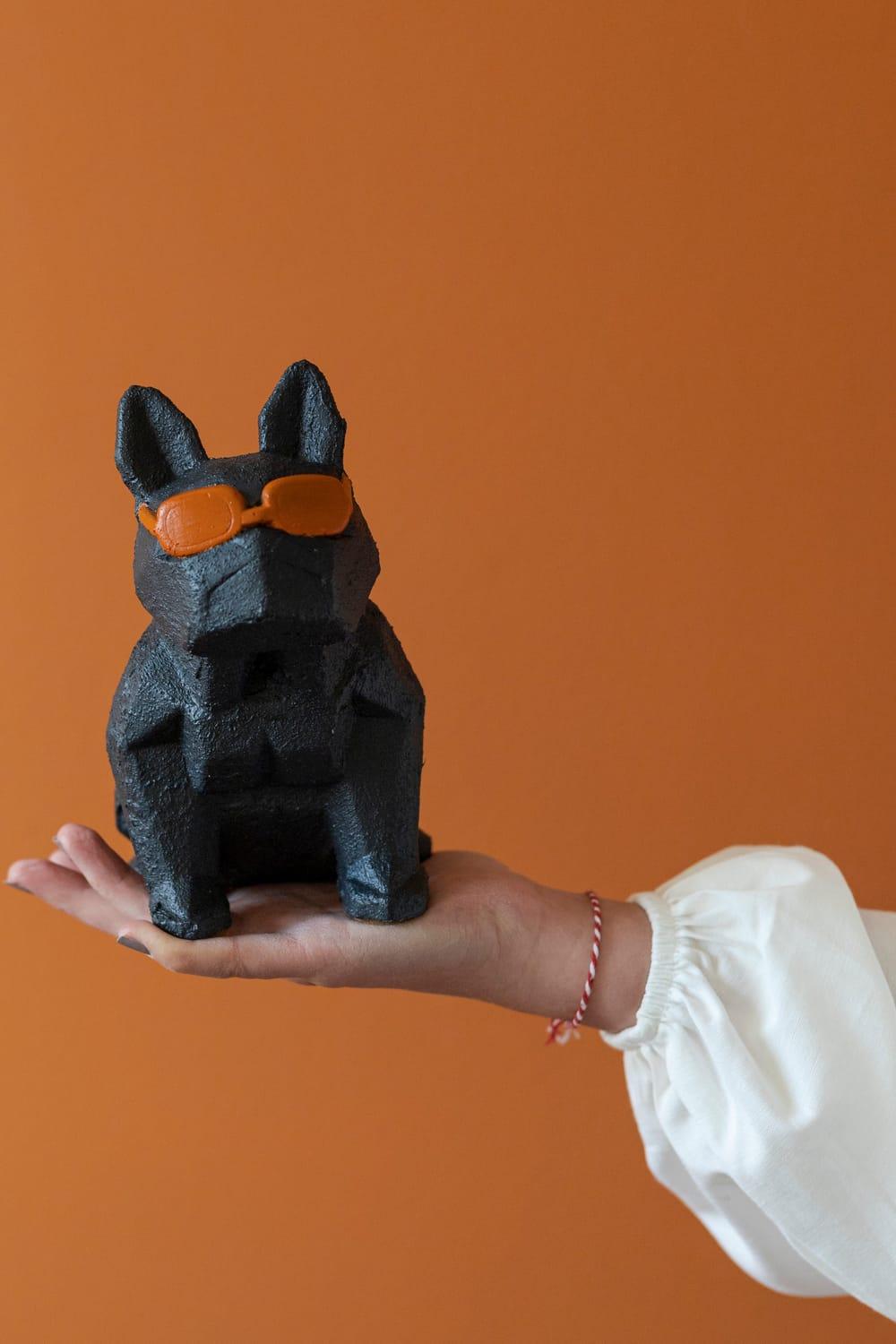 Jomo Tasarım-Beton Turuncu Gözlüklü Köpek Kalemlik-Biblo-2-Milagron.com