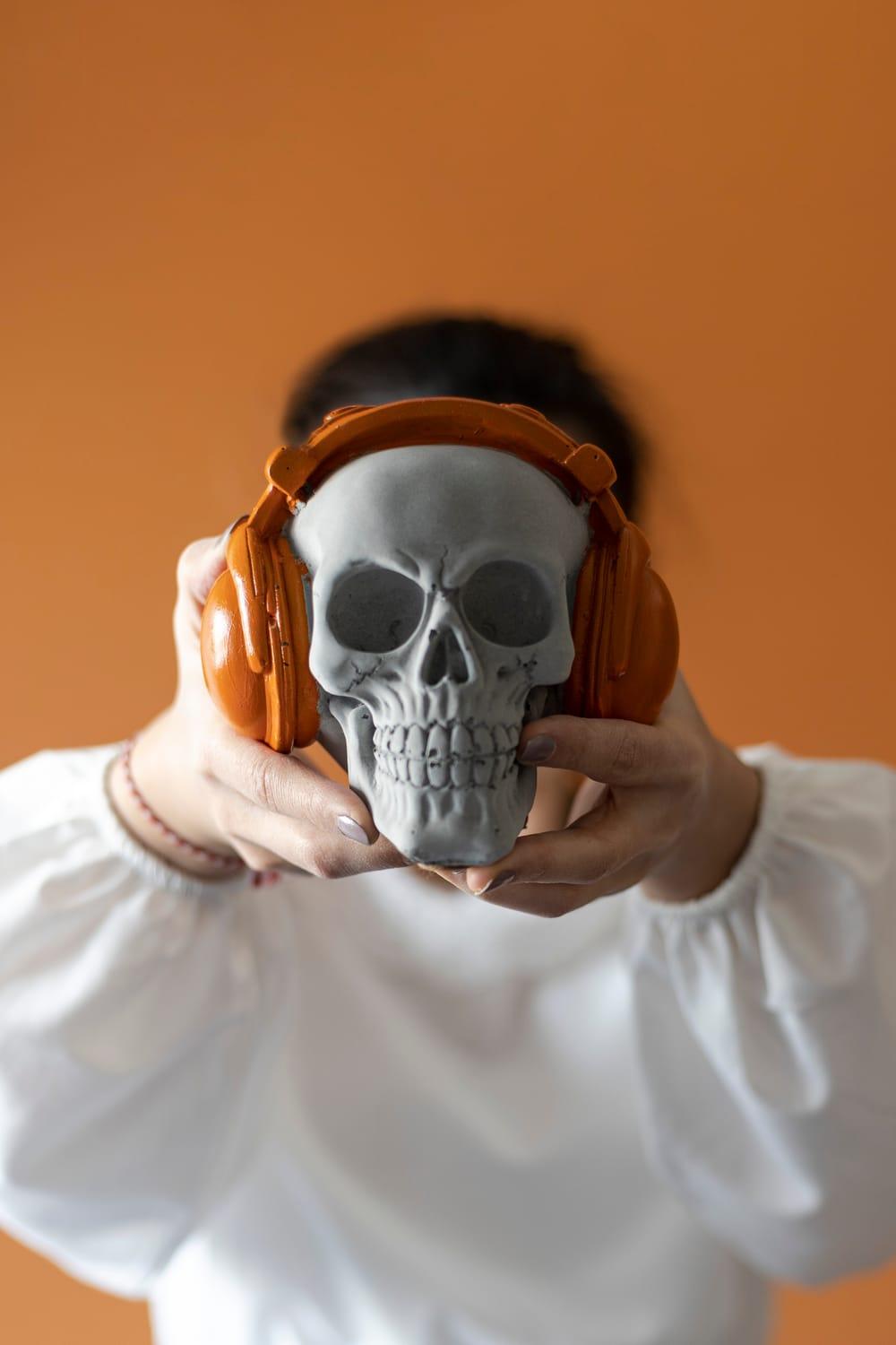 Jomo Tasarım-Beton Turuncu Kulaklıklı Kurukafa-Biblo-3-Milagron.com