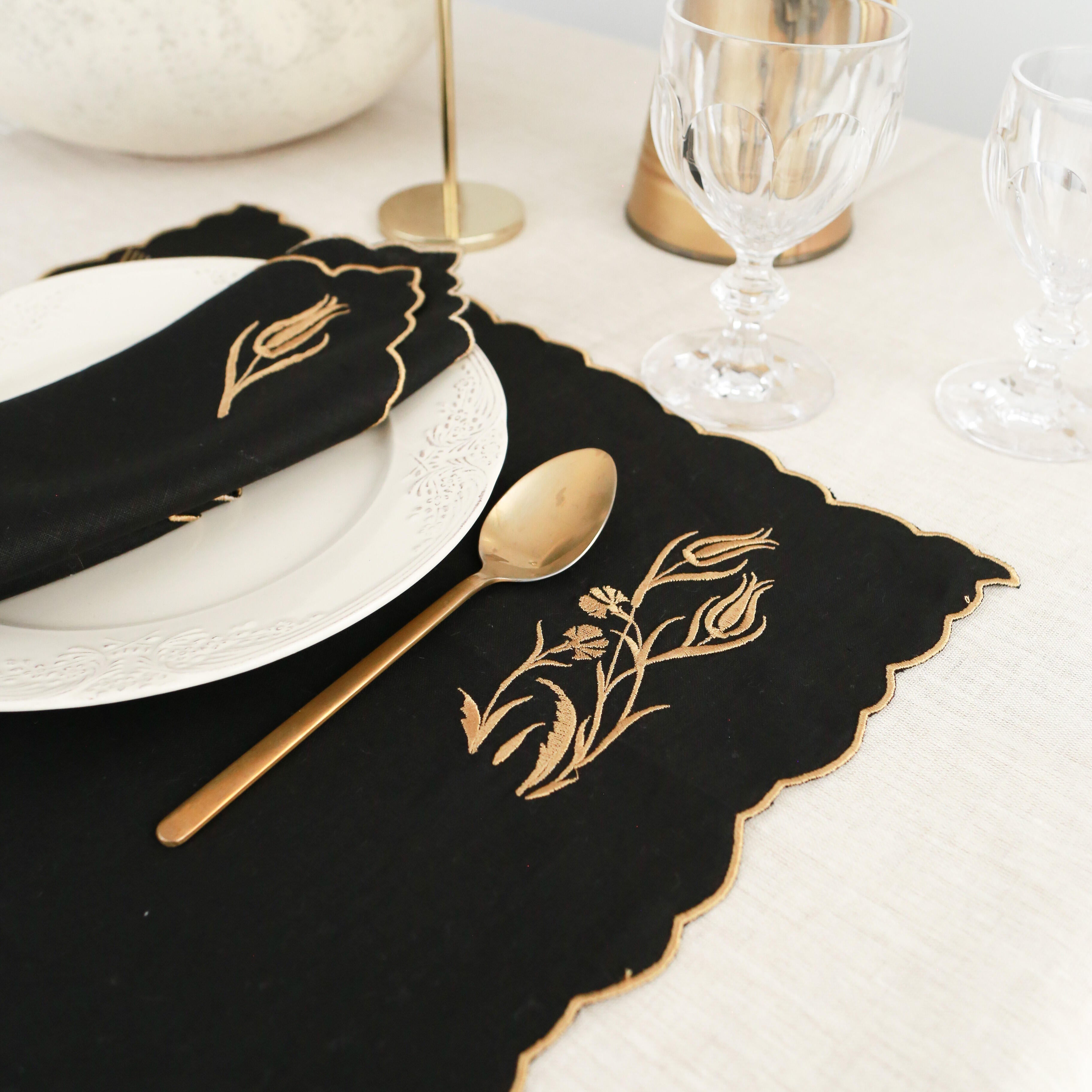 KM Home Collection-2'li Set Altın Lale İşlemeli Keten Peçete-Sunum Aksesuarları-2-Milagron.com