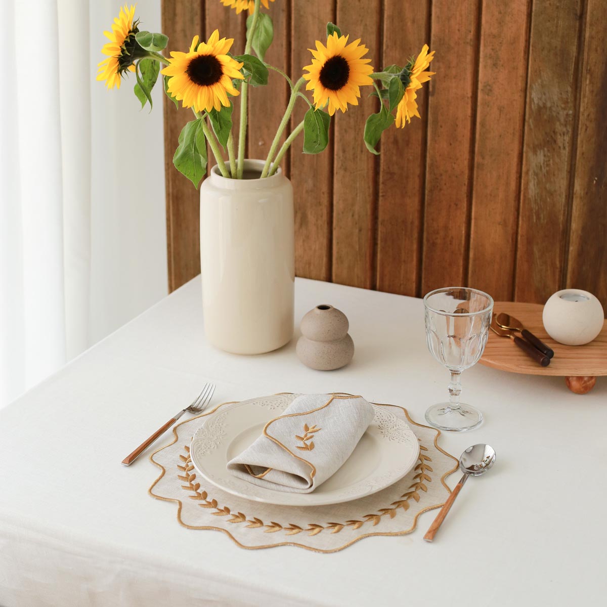 KM Home Collection-2'li Set Altın Yaprak İşlemeli Peçete-Sunum Aksesuarları-3-Milagron.com